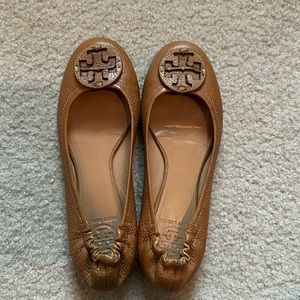 Tory Burch tan pebbled leather Reva ballet flats